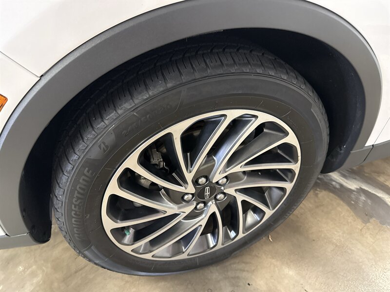 Used 2018 Lincoln MKX Select w/ Select Plus Package FWD image 11
