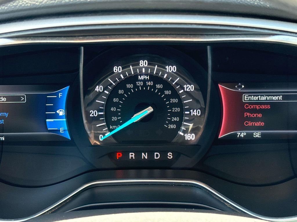 Used 2016 Ford Fusion SE FWD image 12
