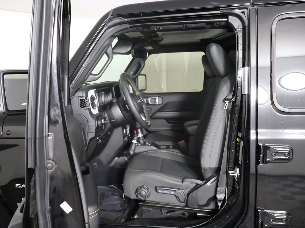 Used 2024 Jeep Wrangler Unlimited Sahara w/ Technology Group AWD/4WD image 27
