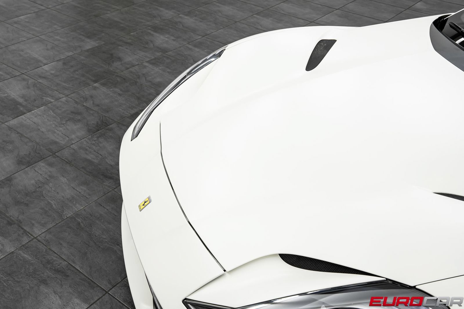 Used 2020 Ferrari 812 Superfast RWD image 9