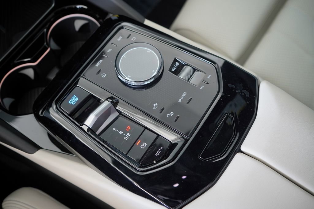 Used 2026 BMW i5 eDrive40 w/ Premium Package image 19
