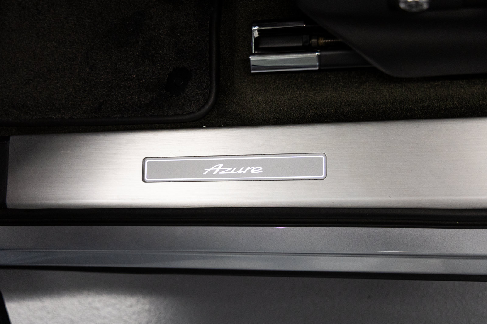 Certified 2023 Bentley Bentayga Plug-In Hybrid AWD/4WD image 24