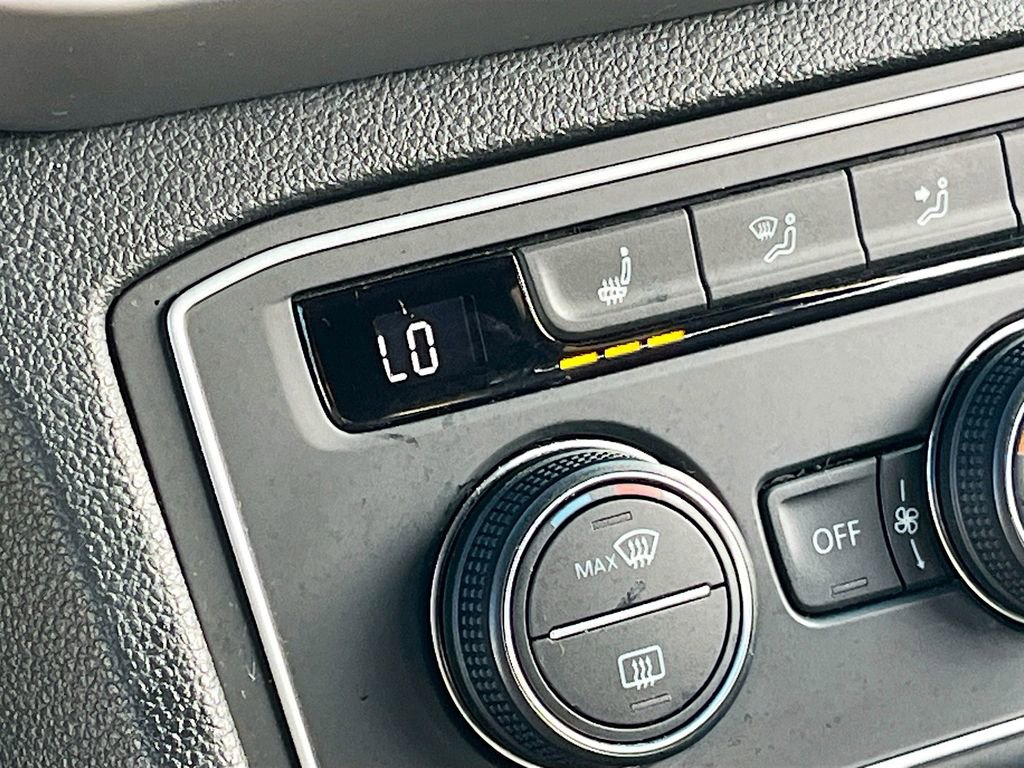 Used 2021 Volkswagen Atlas Cross Sport SE image 19