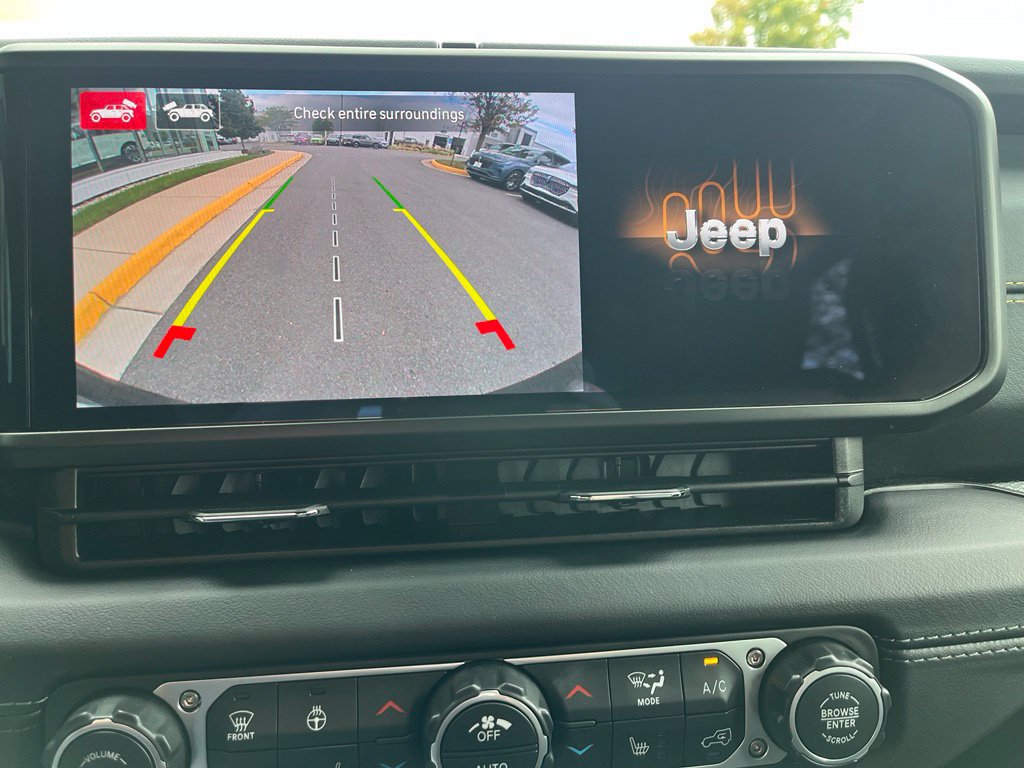 Used 2026 Jeep Wrangler Unlimited Sahara AWD/4WD image 32
