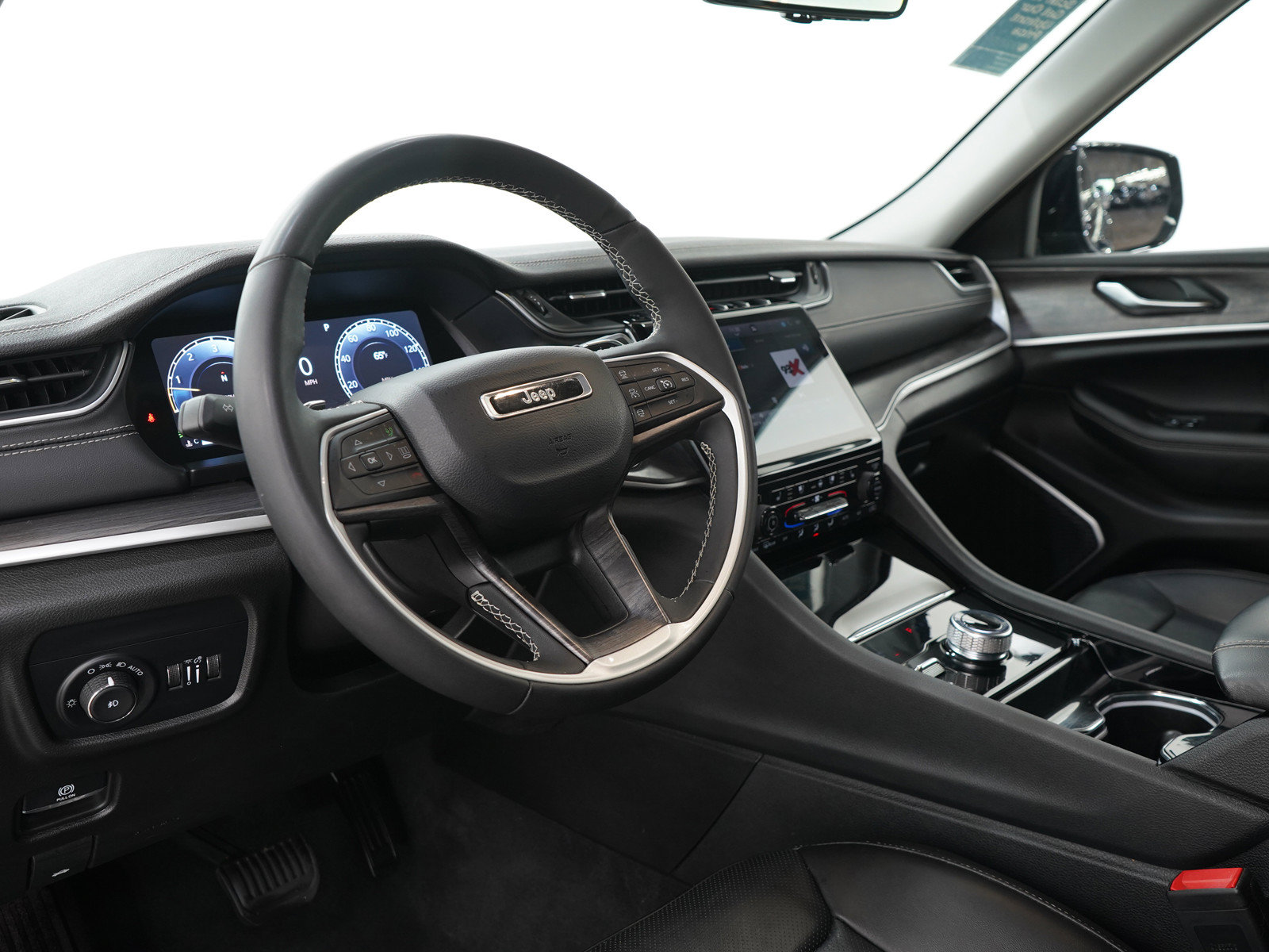Used 2023 Jeep Grand Cherokee Limited w/ Luxury Tech Group II AWD/4WD image 27