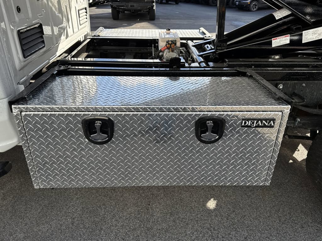 New 2026 Ford F550 4x4 Supercab Super Duty image 9