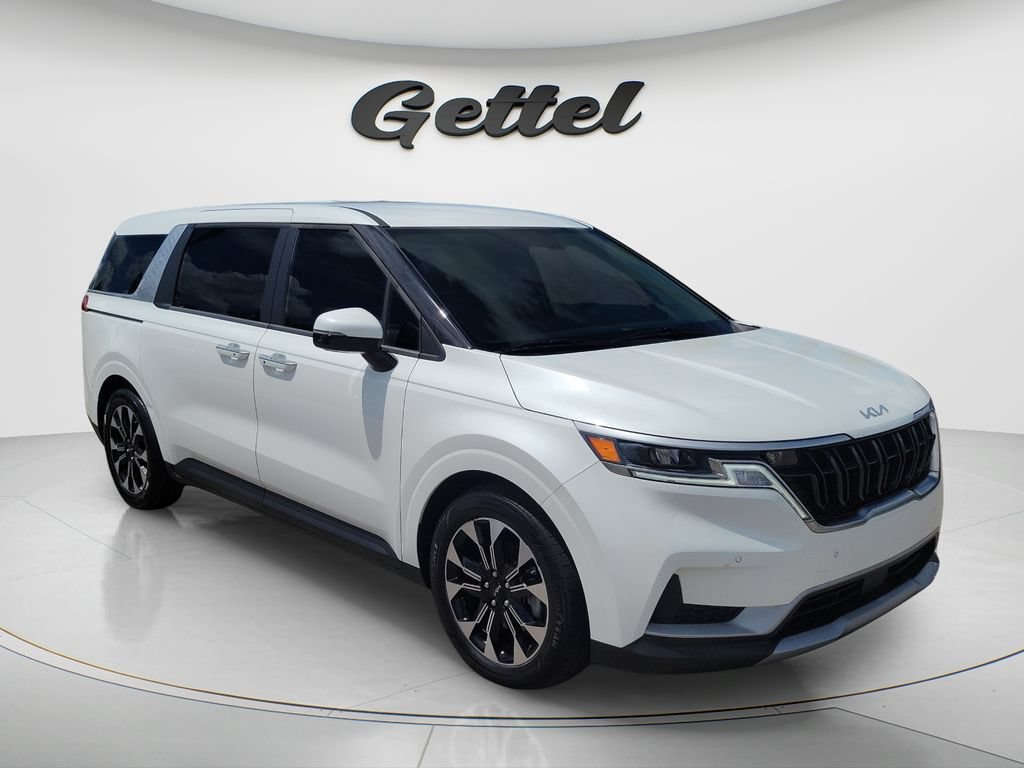 Used 2024 Kia Carnival EX FWD image 3