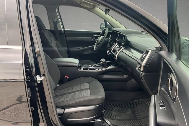 Used 2023 Kia Sorento LX FWD image 5