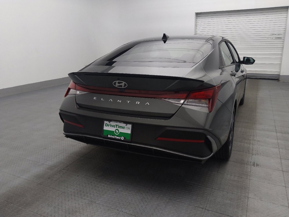 Used 2025 Hyundai Elantra Sport FWD image 7