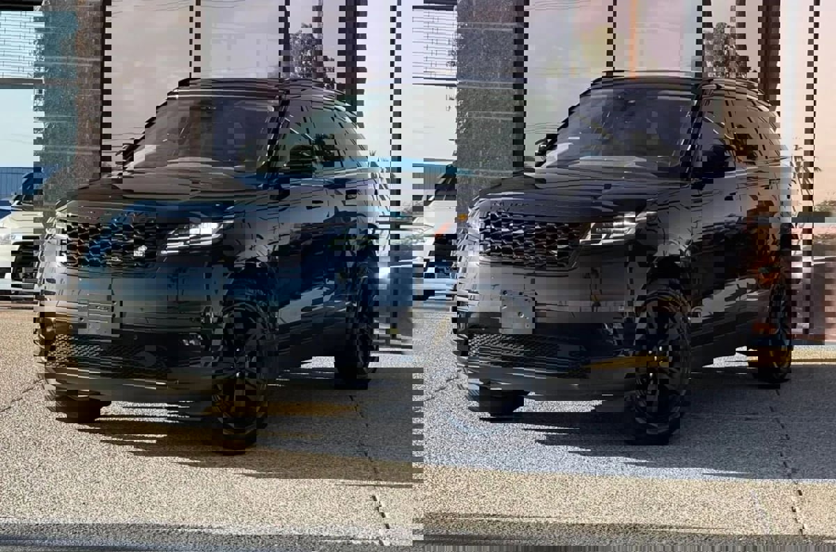 Used 2019 Land Rover Range Rover Velar S image 3