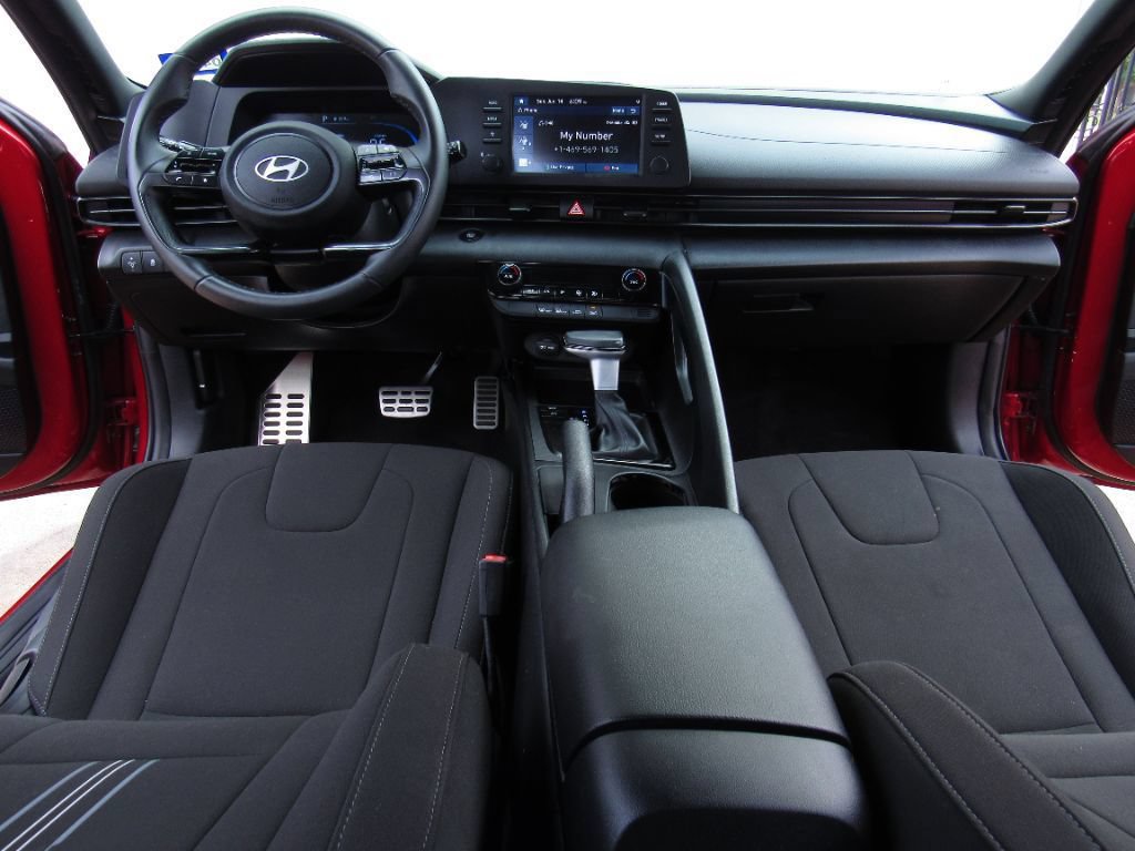 Used 2025 Hyundai Elantra Sport FWD image 8
