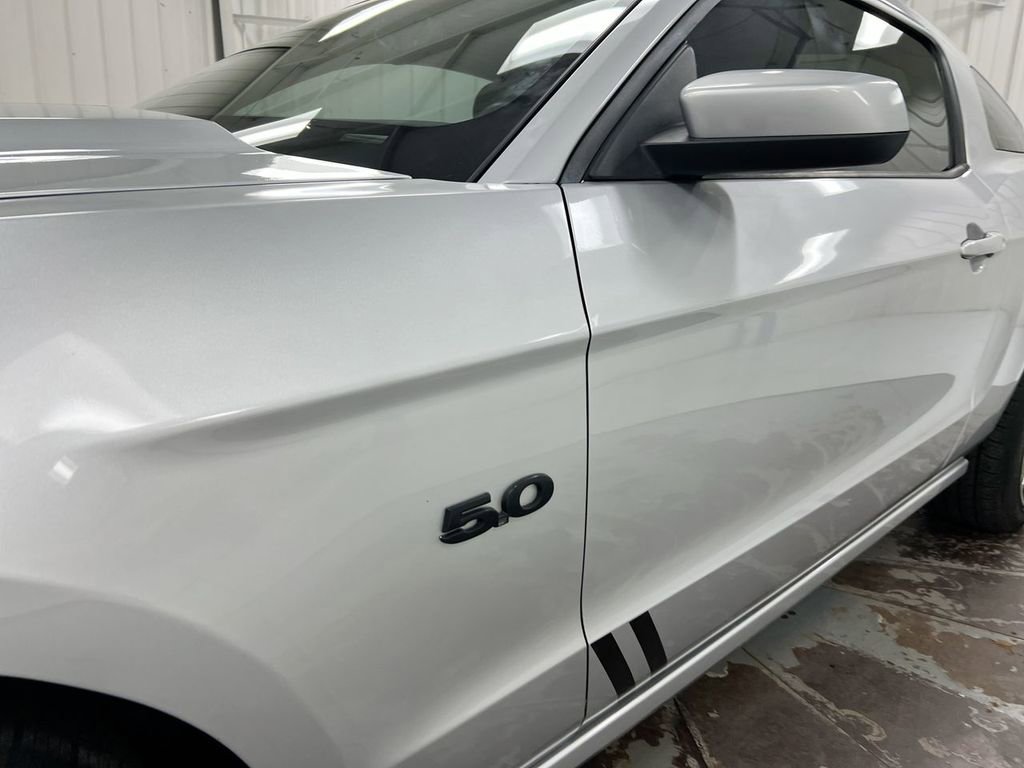 Used 2013 Ford Mustang GT Premium image 25
