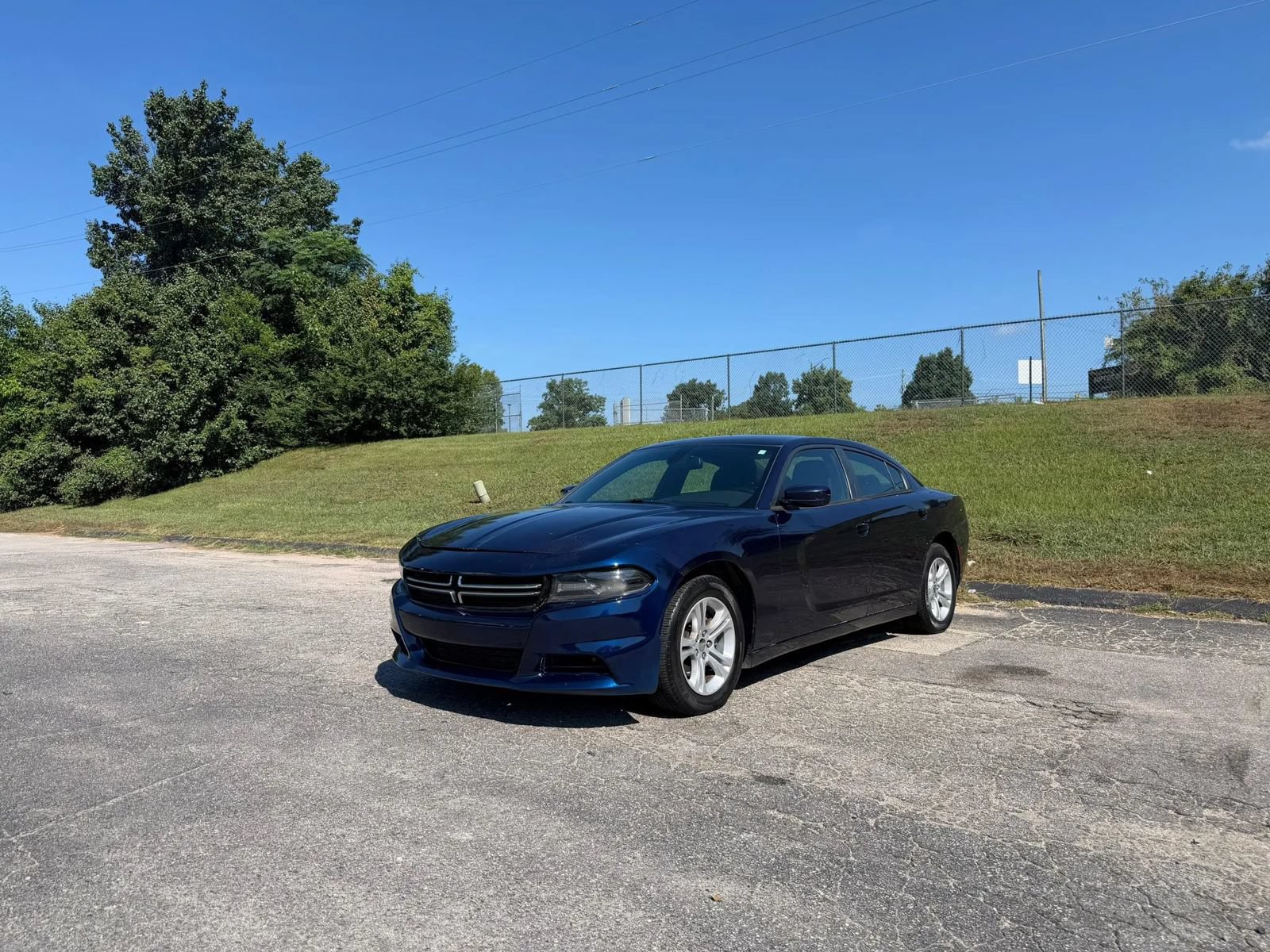 Used 2015 Dodge Charger SE RWD image 1