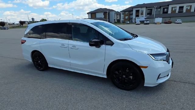 Used 2023 Honda Odyssey Sport image 3