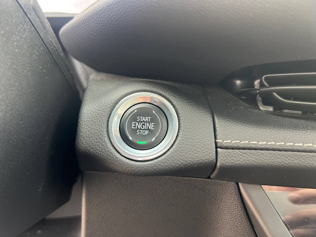 Used 2023 Buick Envision Avenir AWD/4WD image 33