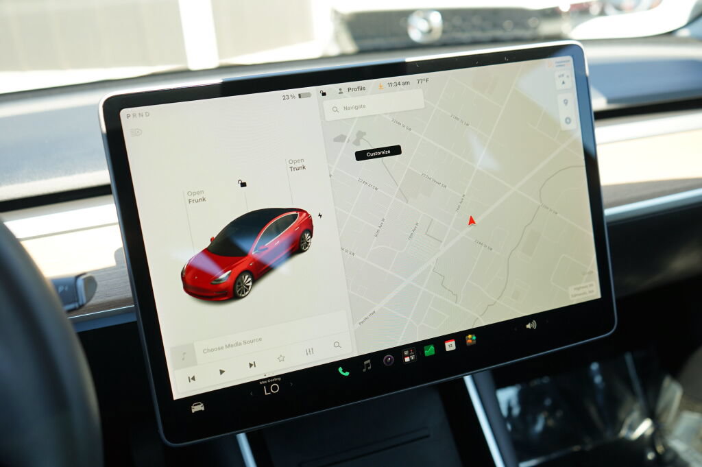 Used 2020 Tesla Model 3 Standard Range Plus RWD image 15