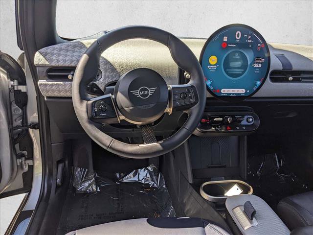 Used 2025 MINI Cooper 2-Door Hardtop image 17