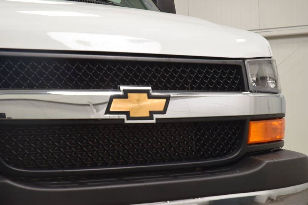 Used 2024 Chevrolet Express 3500 LT w/ LT Preferred Equipment Group RWD image 6