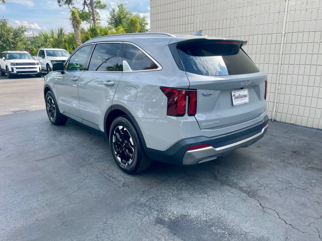 Used 2025 Kia Sorento S FWD image 3