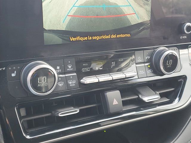 Used 2023 Toyota Highlander XLE image 28