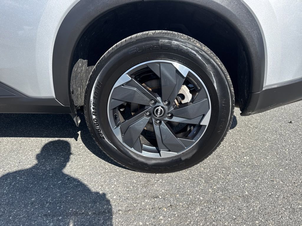 Used 2025 Nissan Rogue SV image 29