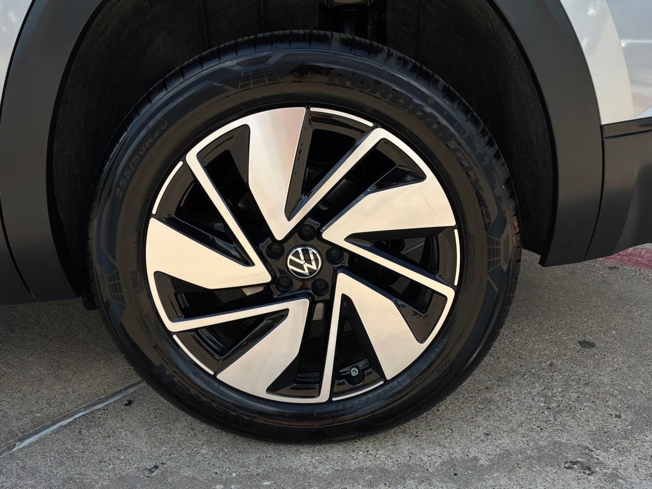 Used 2026 Volkswagen Atlas SE FWD image 9