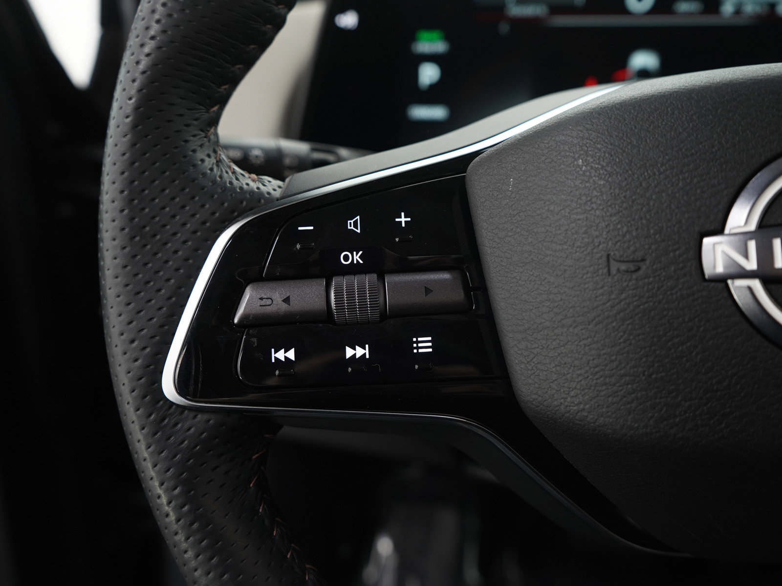 Used 2023 Nissan Ariya AWD image 26