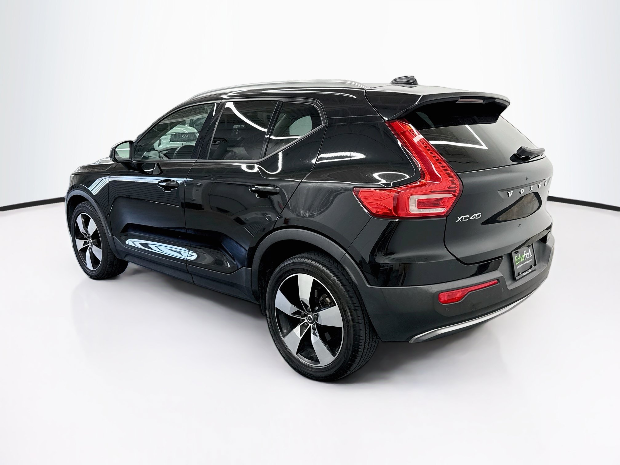 Used 2022 Volvo XC40 T5 Momentum AWD/4WD image 5