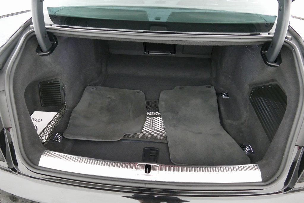 Used 2022 Audi S8 image 32