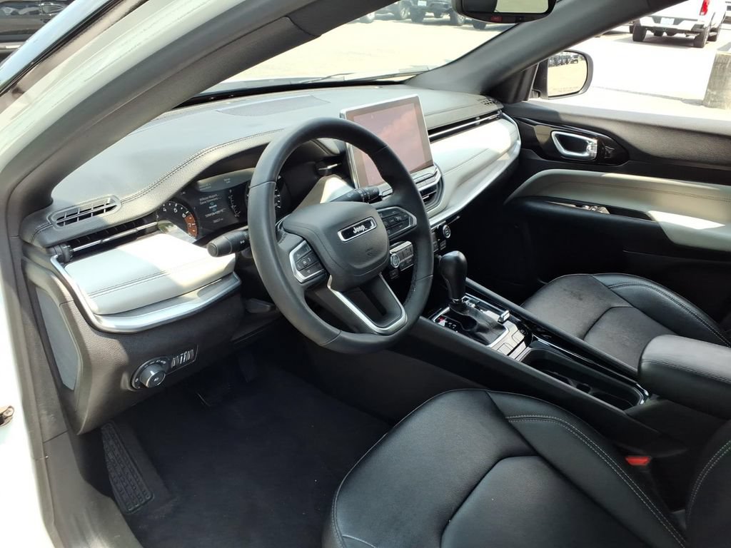 Used 2025 Jeep Compass Limited AWD/4WD image 13