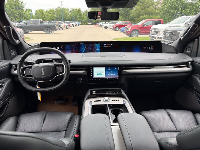 New 2026 Lincoln Navigator Reserve w/ Jet Appearance Package AWD/4WD image 18