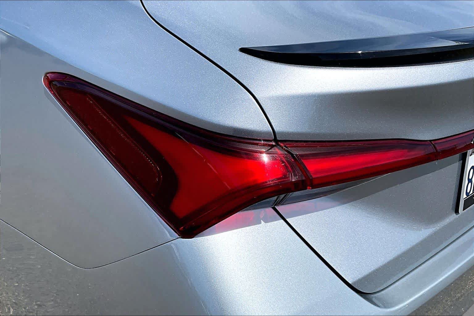 Used 2019 Toyota Avalon XSE FWD image 28
