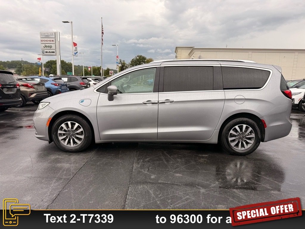 Used 2021 Chrysler Pacifica Touring-L image 8