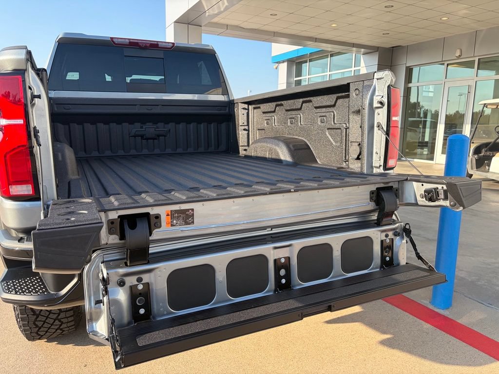 New 2026 Chevrolet Silverado 2500 ZR2 AWD/4WD image 13