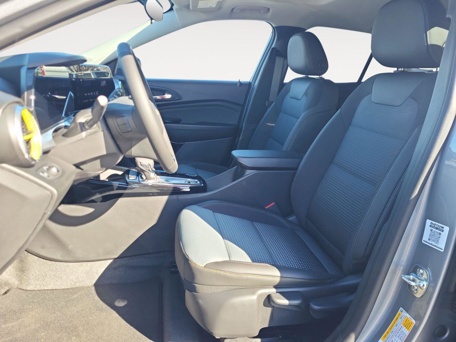 New 2026 Chevrolet Trax LT w/ Sunroof Package FWD image 10