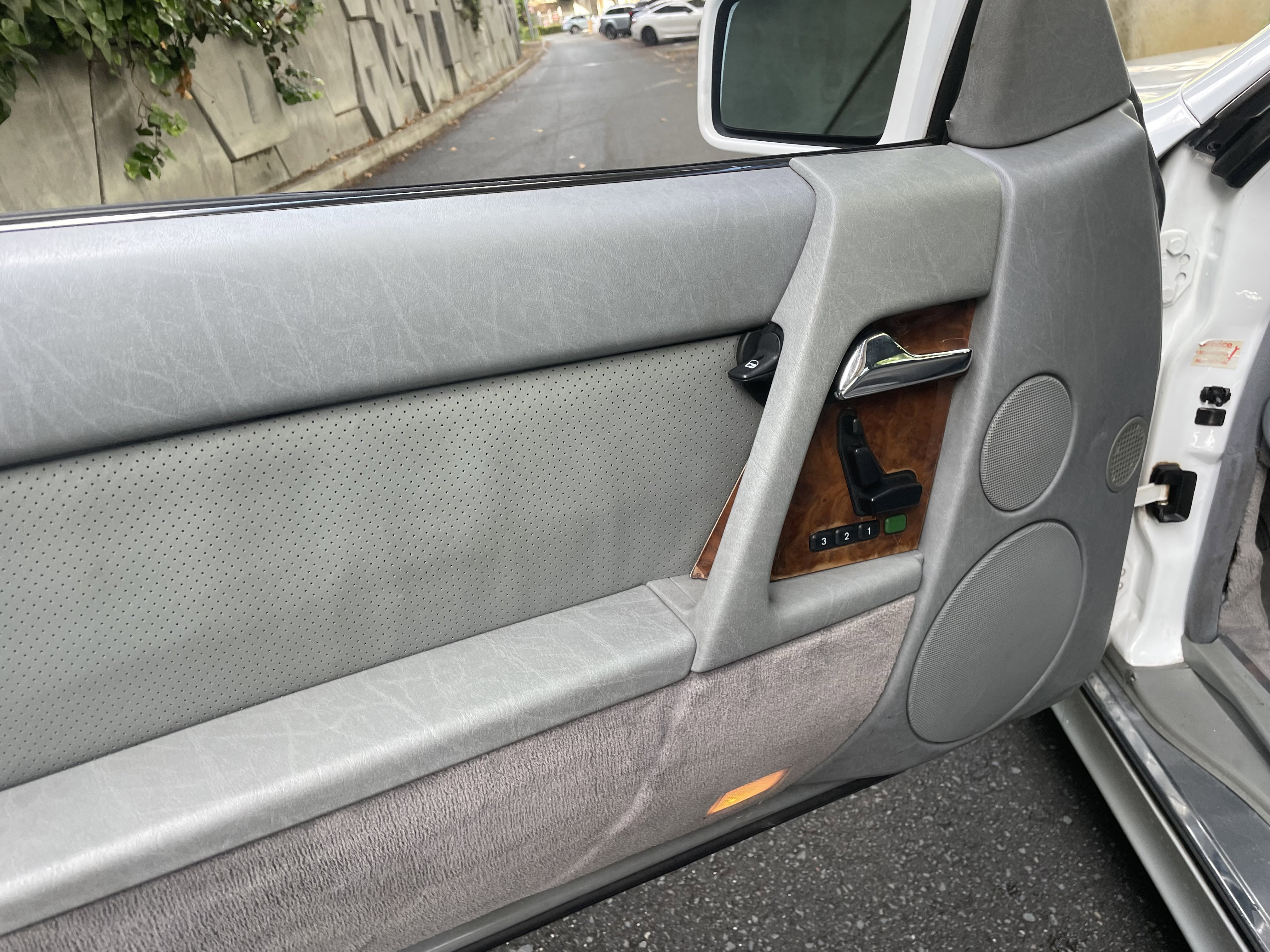 Used 1993 Mercedes-Benz 300 SL image 11