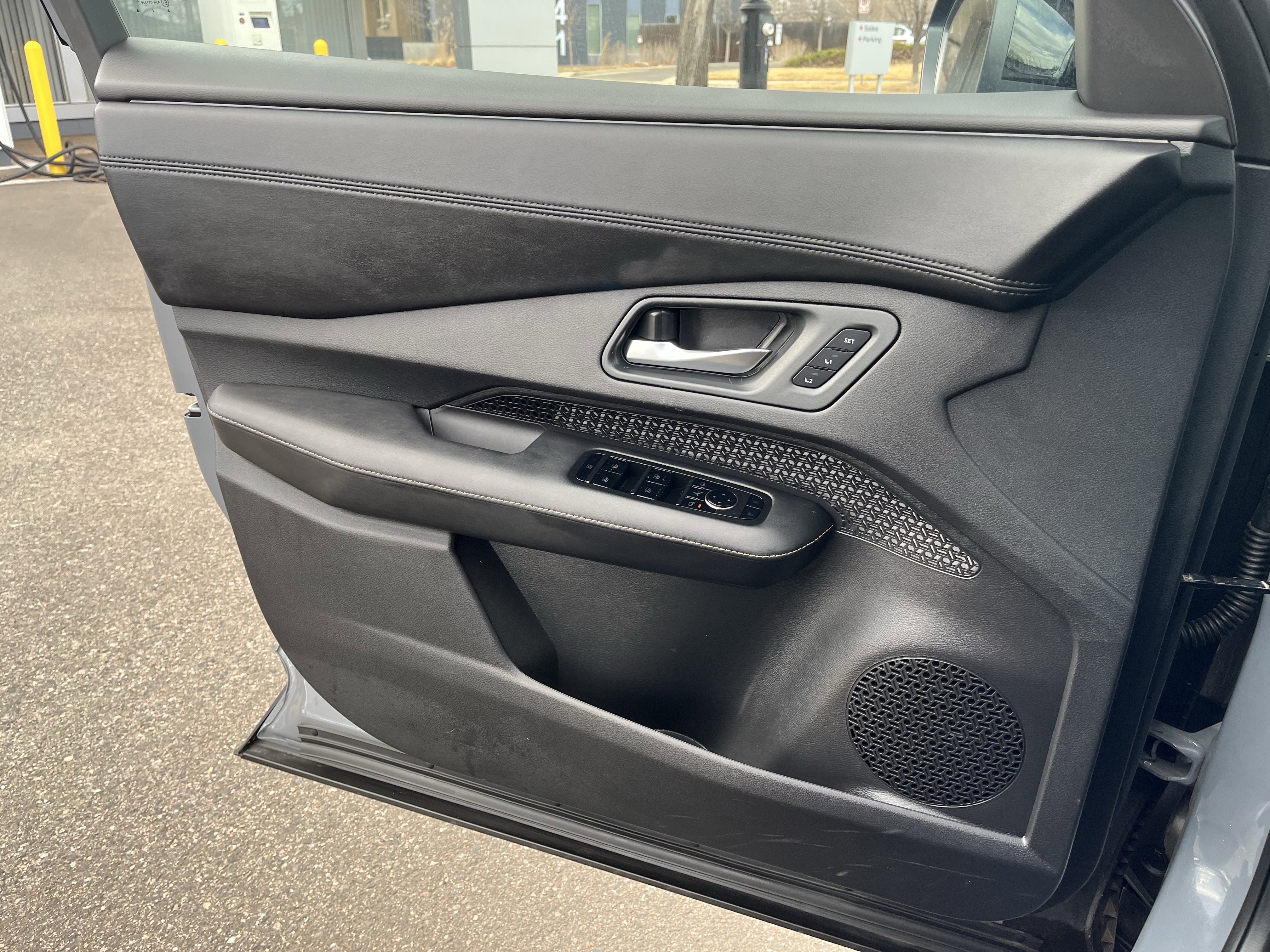 Certified 2025 Nissan Ariya AWD image 17