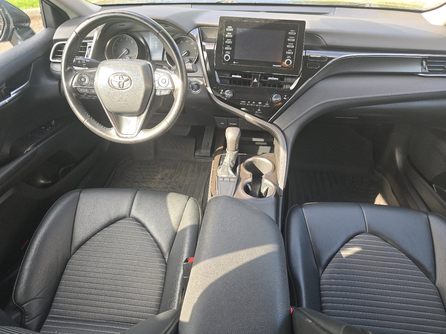 Used 2022 Toyota Camry SE w/ Convenience Package image 18