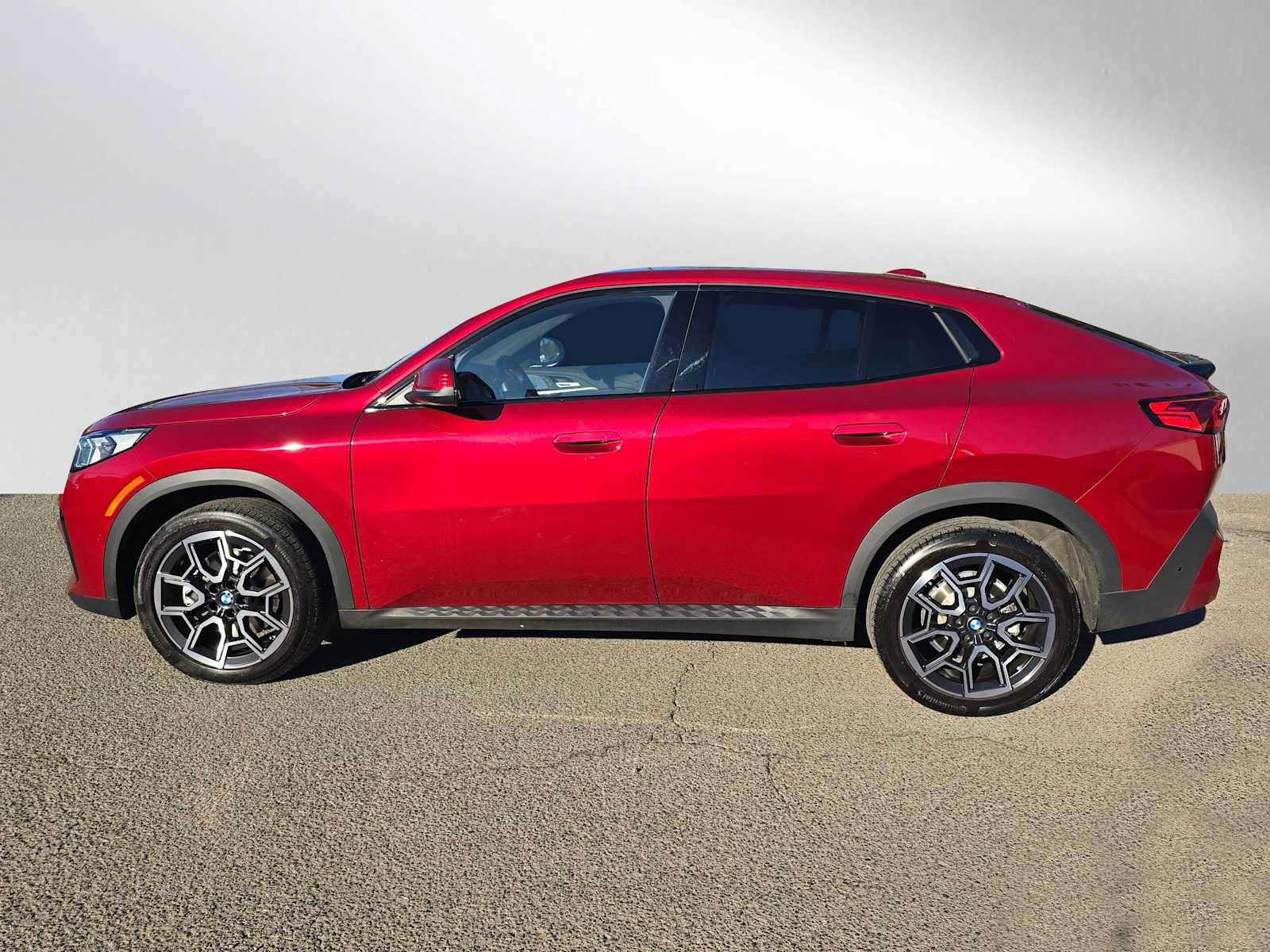 Used 2025 BMW X2 xDrive28i w/ Convenience Package image 6