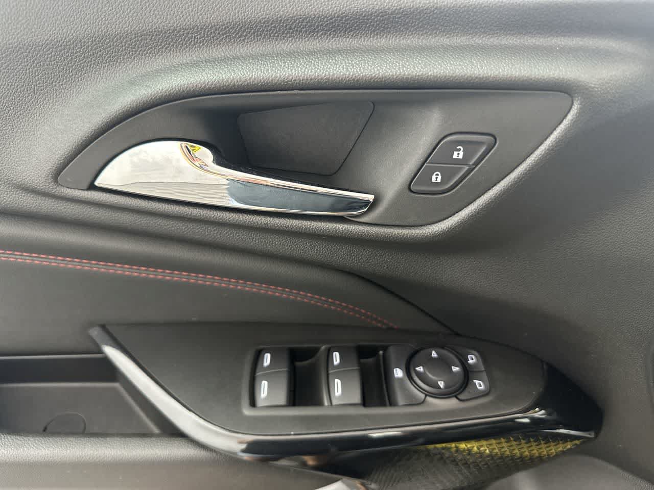 Used 2024 Chevrolet Trax RS w/ Sunroof Package FWD image 18