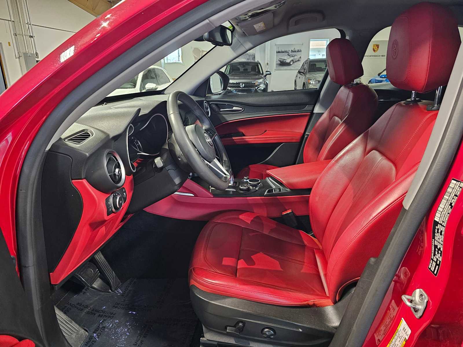 Used 2019 Alfa Romeo Stelvio image 23