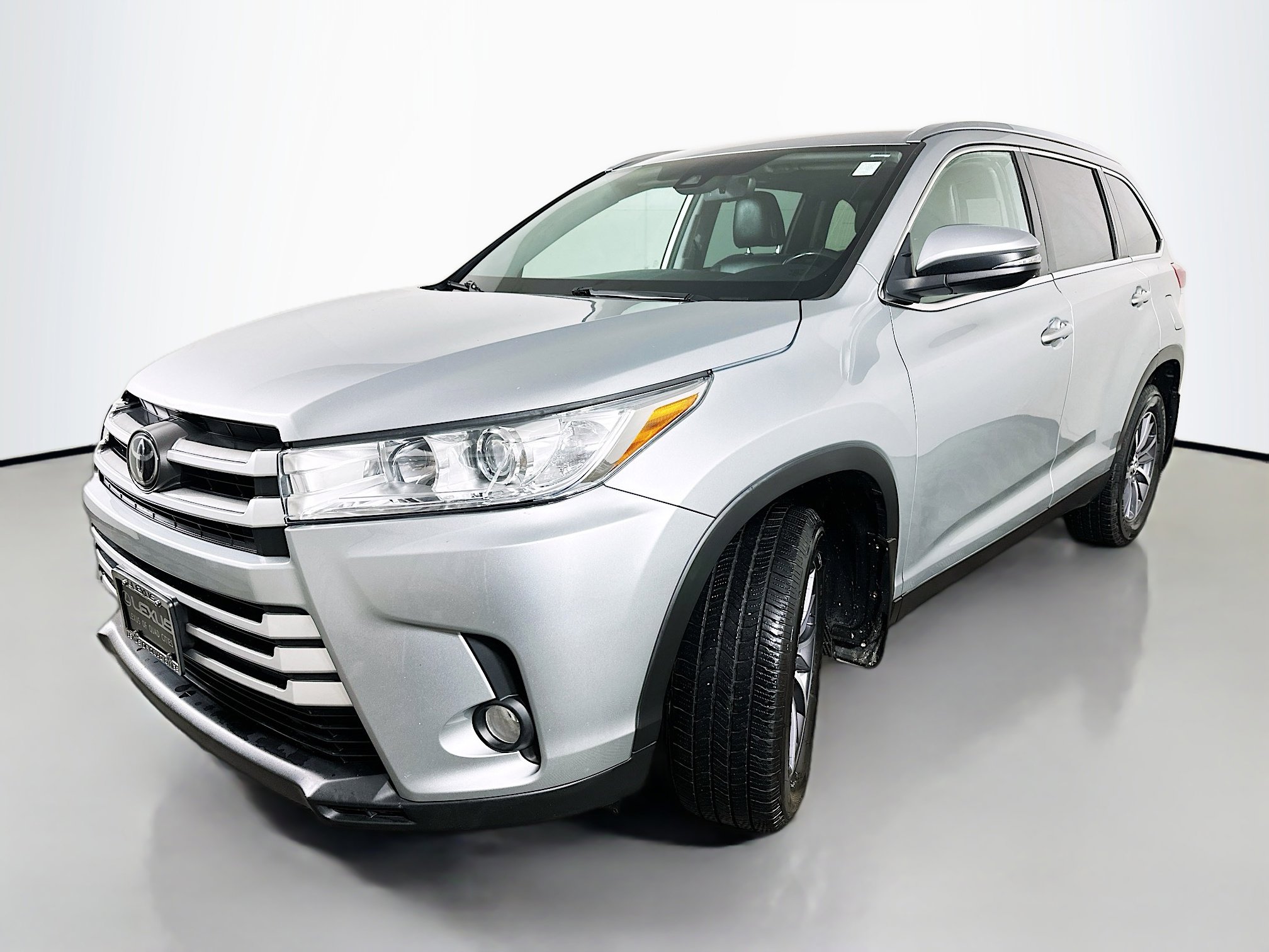 Used 2019 Toyota Highlander XLE image 3