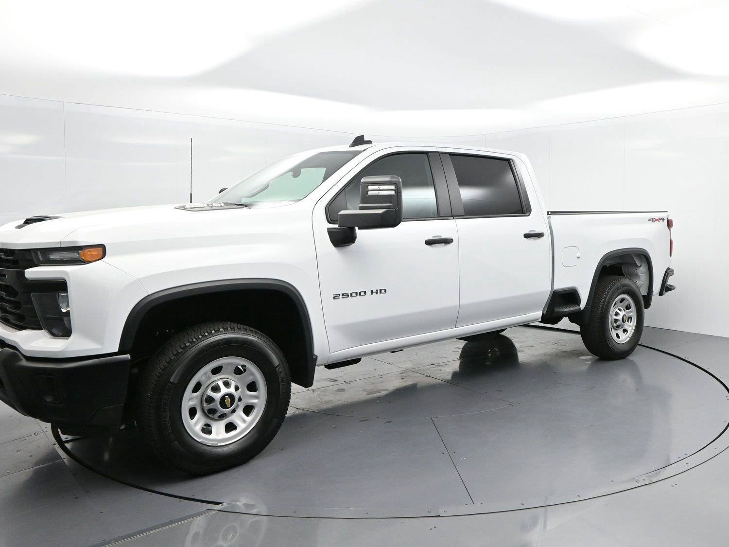 Used 2025 Chevrolet Silverado 2500 W/T w/ WT Convenience Package AWD/4WD image 3