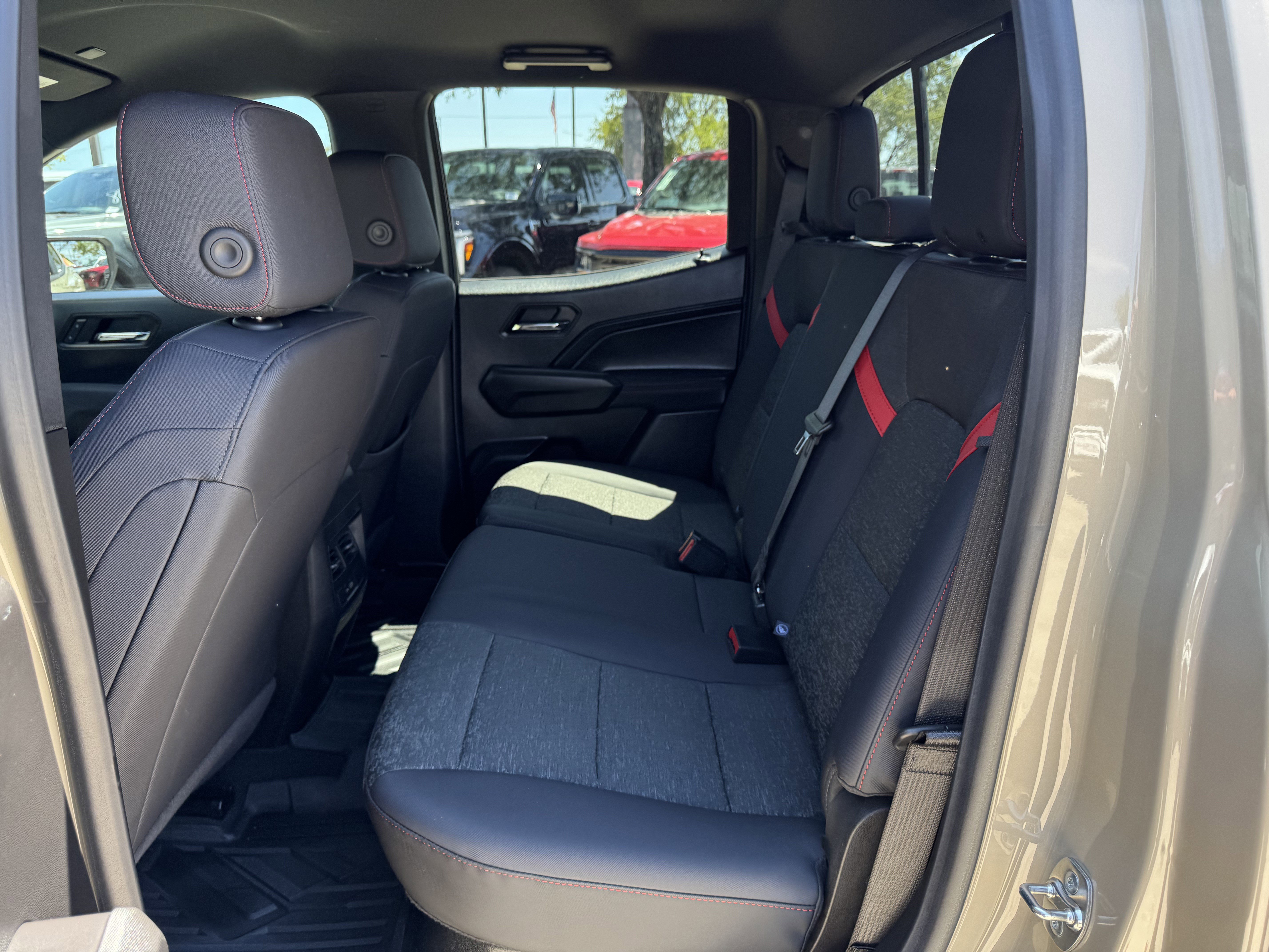 Used 2024 Chevrolet Colorado Z71 w/ Z71 Convenience Package 2 image 13