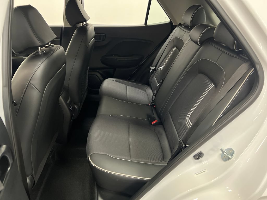 Used 2025 Hyundai Venue Limited FWD image 26