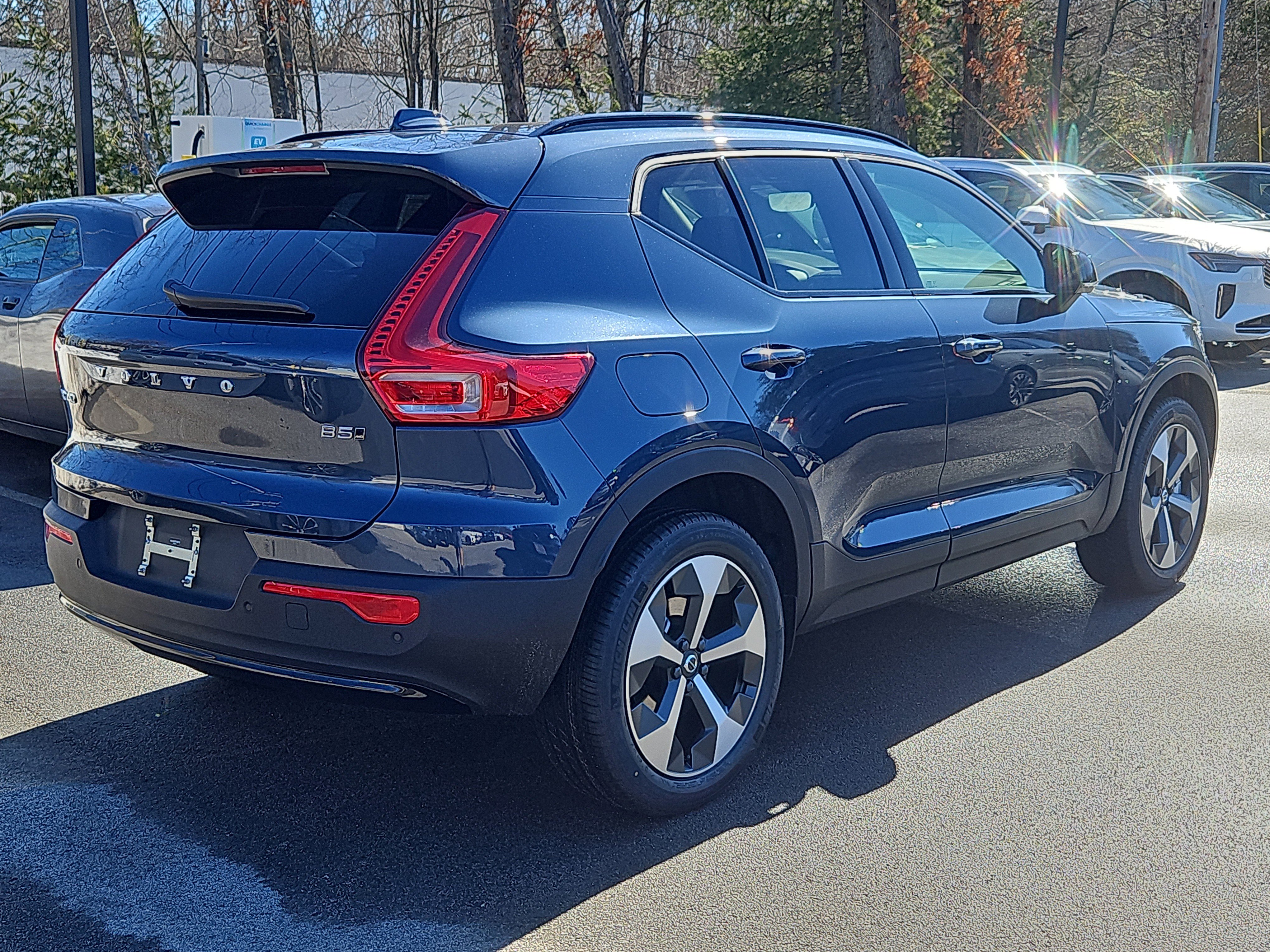 New 2026 Volvo XC40 B5 Core w/ Protection Package Premier image 2