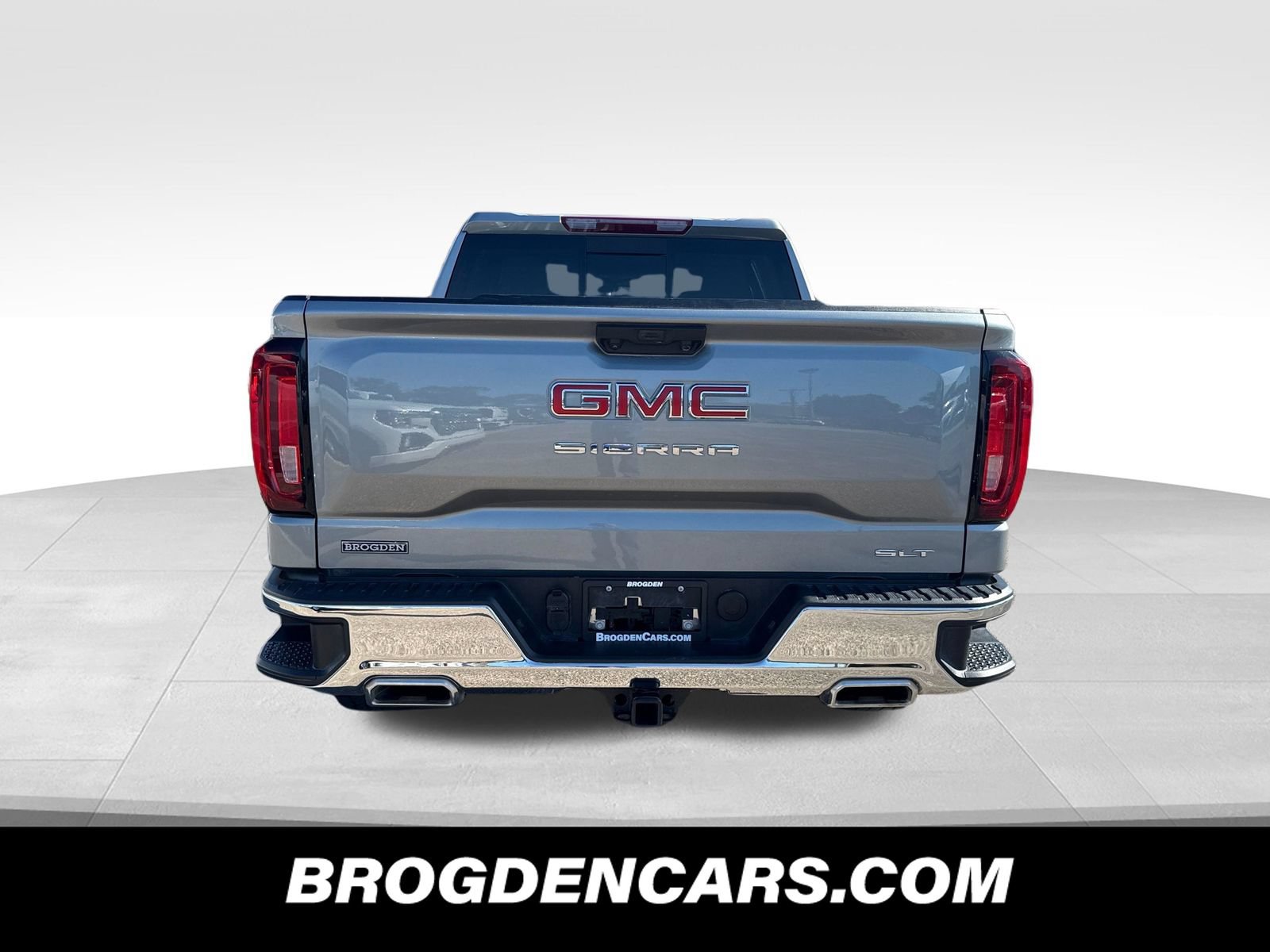 Used 2023 GMC Sierra 1500 SLT w/ SLT Premium Package AWD/4WD image 8