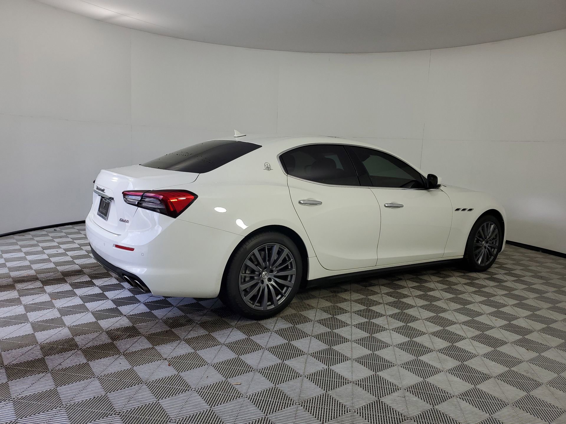 Used 2021 Maserati Ghibli S image 11
