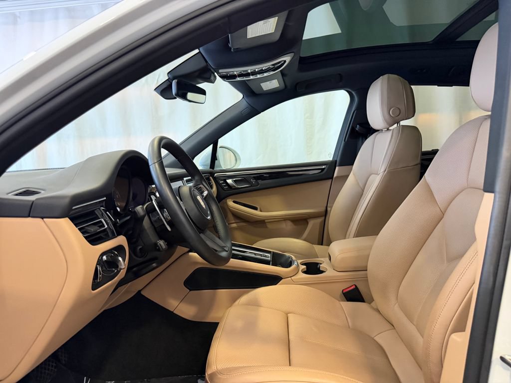 Certified 2023 Porsche Macan AWD/4WD image 5