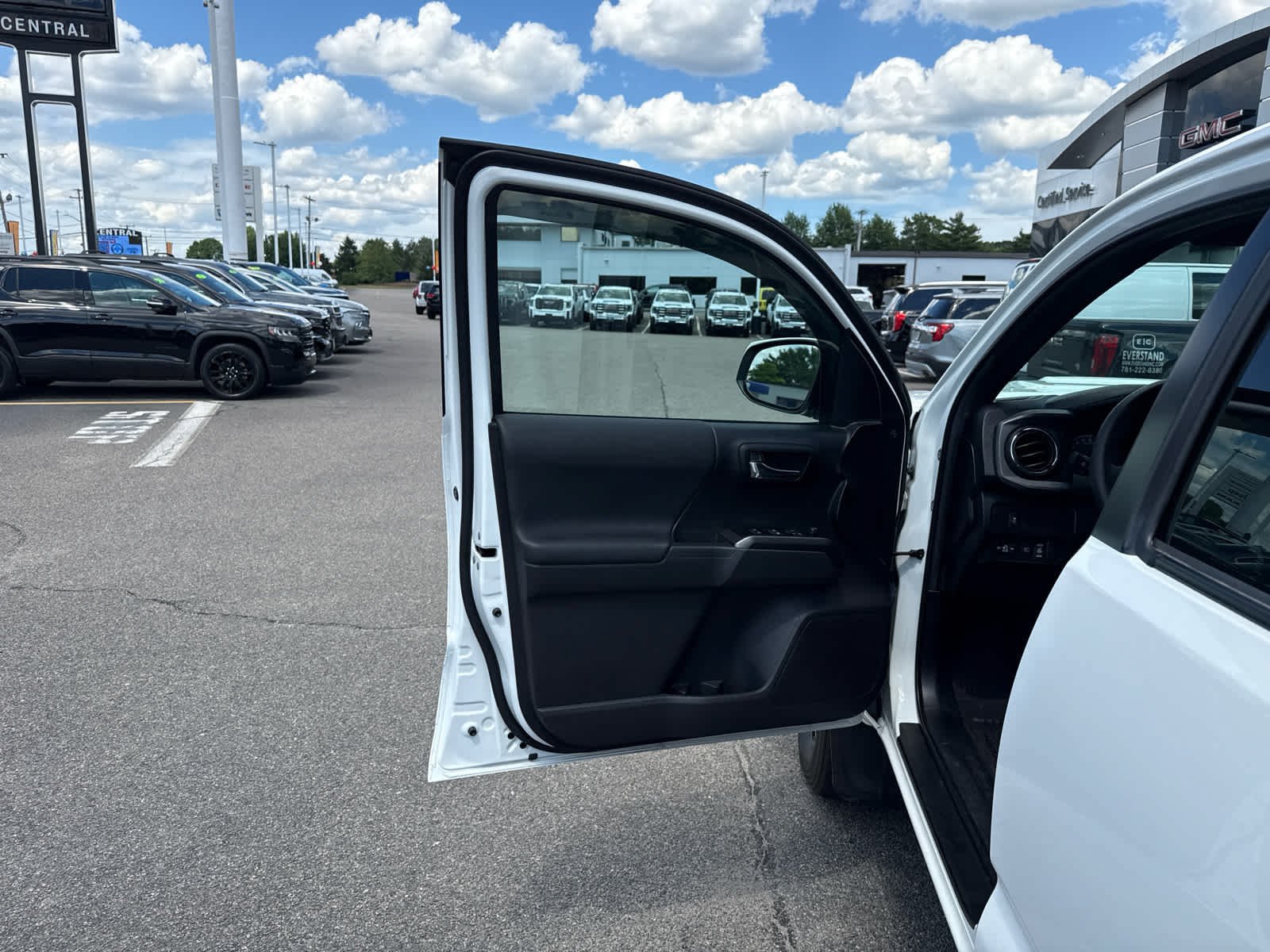 Used 2022 Toyota Tacoma TRD Sport AWD/4WD image 12